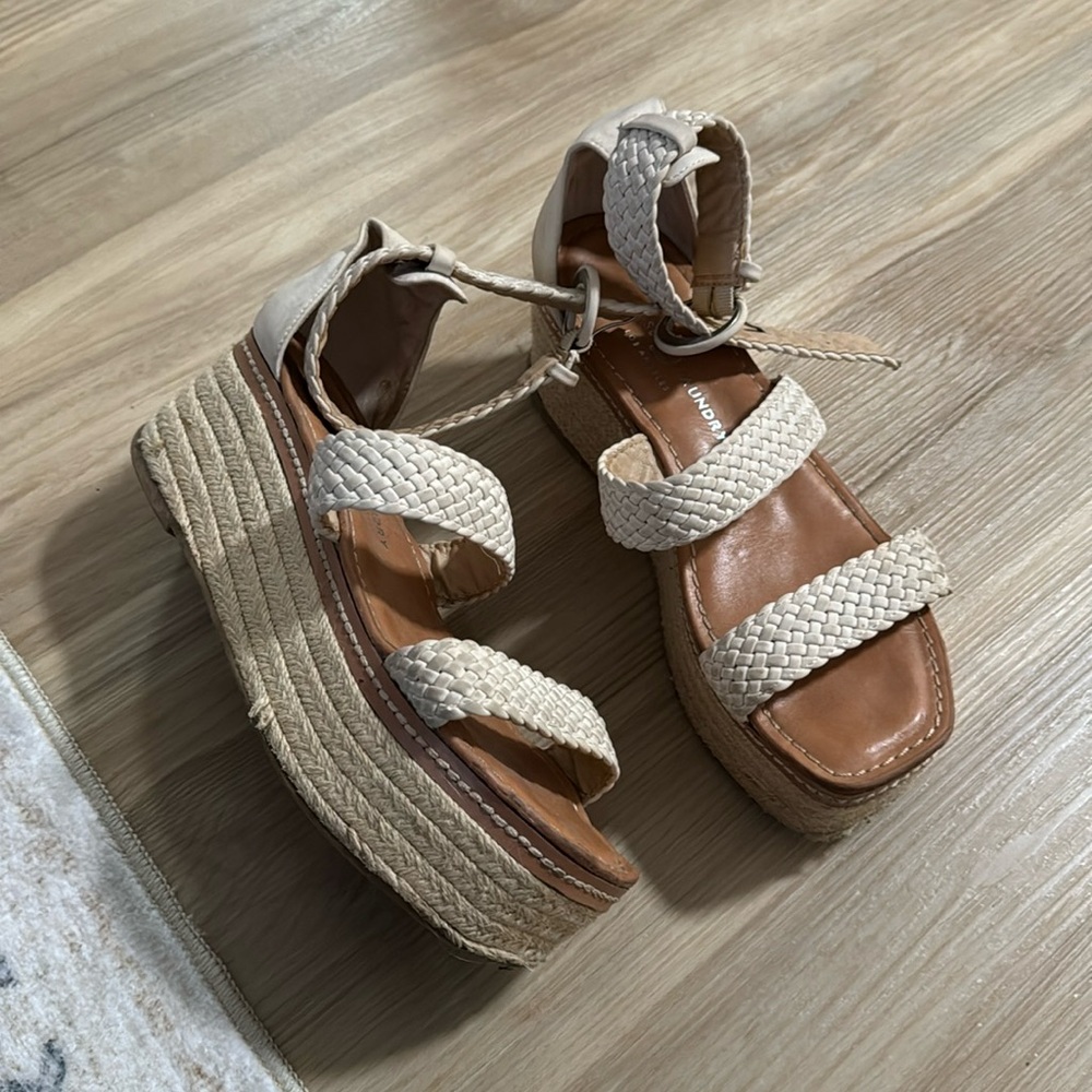 CHINESE LAUNDRY PLATFORM SANDAL